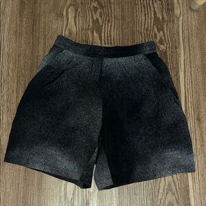 Lululemon 5” Liner less Shorts - small